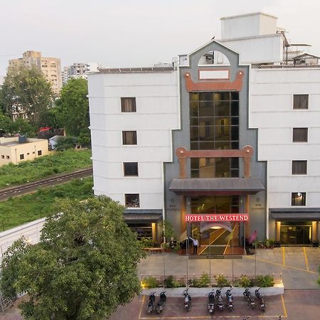 Hotel The Westend Ахмедабад Екстер'єр фото