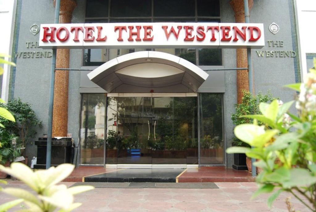 Hotel The Westend Ахмедабад Екстер'єр фото