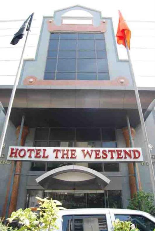 Hotel The Westend Ахмедабад Екстер'єр фото