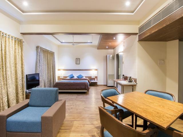 Hotel The Westend Ахмедабад Екстер'єр фото
