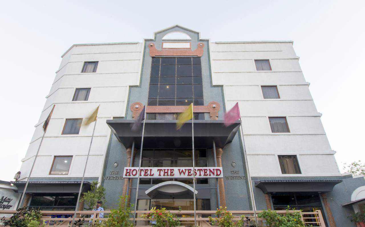 Hotel The Westend Ахмедабад Екстер'єр фото