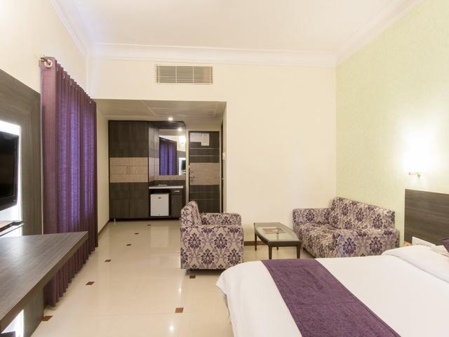 Hotel The Westend Ахмедабад Екстер'єр фото